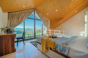 Apartment, Balcony, Hill View | Seterika/papan seterika, Wi-fi percuma 