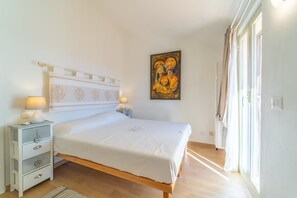 2 bedrooms, iron/ironing board, WiFi, bed sheets - Villa 200m from the beach and all services with garden and terrace (Porto Ottiolu)