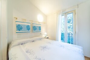 Silitysrauta/-lauta, Wi-Fi, vuodevaatteet