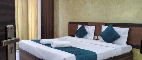 Superior Room | Desk, laptop workspace, iron/ironing board, free WiFi