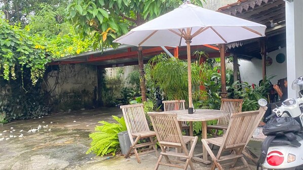 Lobby sitting area - OYO 95132 Kara Homestay Syariah (Yogyakarta)
