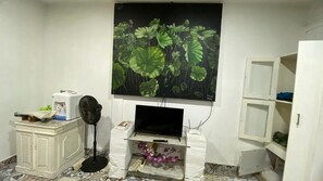 Family Suite | Bed sheets - OYO 95132 Kara Homestay Syariah (Yogyakarta)