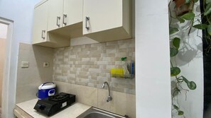 Family Suite | Bed sheets - OYO 95132 Kara Homestay Syariah (Yogyakarta)