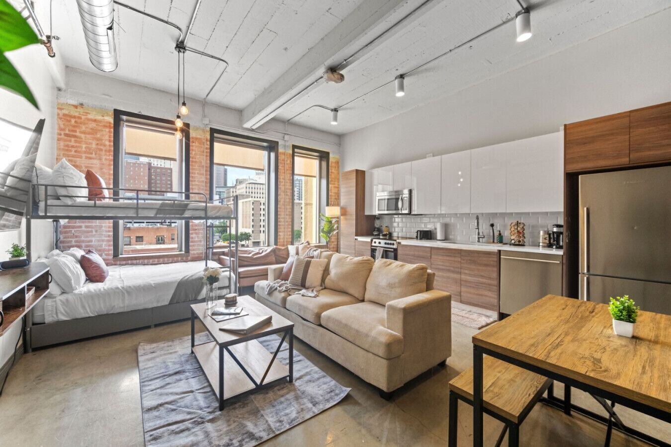 Télévision, livres, chaîne hi-fi