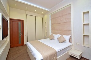 Strykejern/-brett, internettilgang og sengetøy