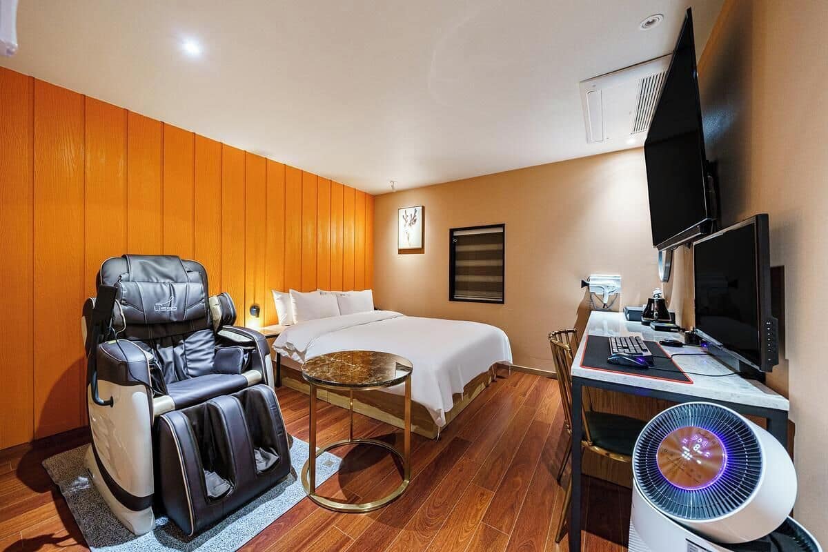 Body Care Double Massage Chair Room | Wi-Fi gratuit