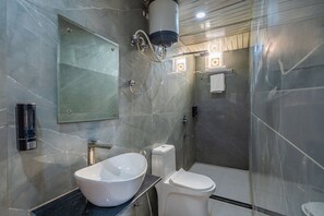 Premium Double Room, Mountain View | Bathroom | Shower, towels, shampoo, toilet paper