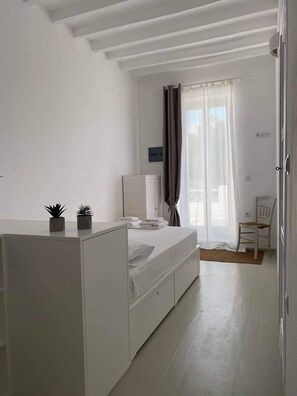 1 bedroom, iron/ironing board, WiFi, bed sheets - Spitaki House in the old town (Paros)