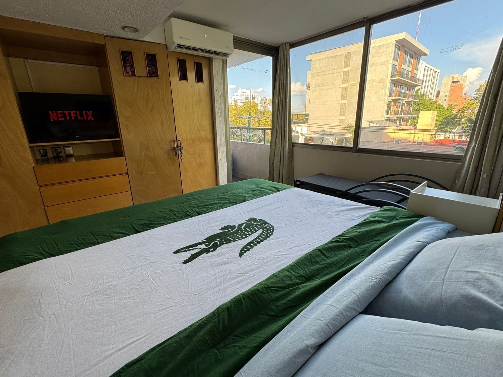 Internet, bed sheets