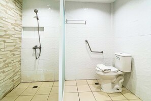 Family Room | Bathroom | Shower, rainfall showerhead, free toiletries, soap - Lea Robert Hotel Angeles City (Angeles City)