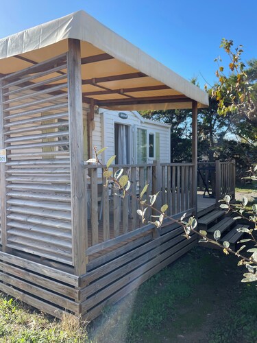 Mobile home with terrace and heated pool in the heart of the seaside resort