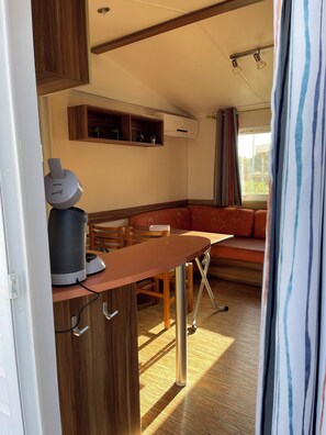 Interior - Mobile home with terrace and heated pool in the heart of the seaside resort (Port-la-Nouvelle)