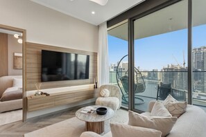 TV - Stylish 2 Bedroom with Panoramic canal View (Dubai)