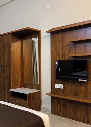 Habitación doble Deluxe | Escritorio y espacio para trabajar con laptop 