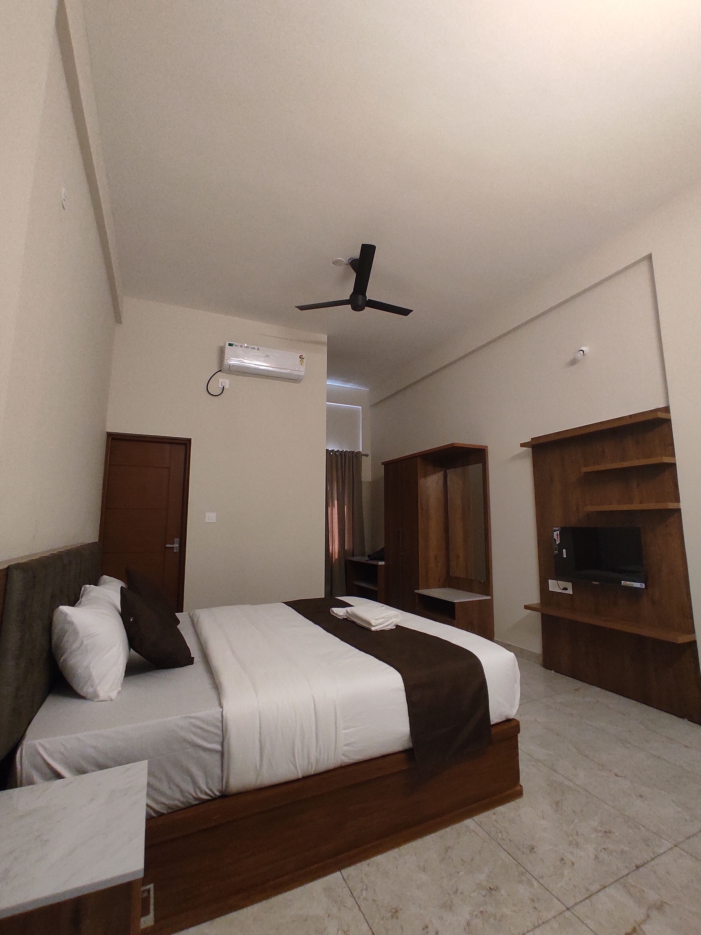 Habitación doble Deluxe | Escritorio y espacio para trabajar con laptop 