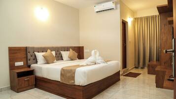 Premium-Zimmer | Schreibtisch, laptopgeeigneter Arbeitsplatz, Bügeleisen/Bügelbrett