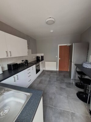 House, 4 Bedrooms, Smoking | Private kitchen - Luxurious 4-bed House With Sauna & Jacuzzi in Sunderland (Sunderland)