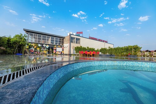 Chandrika Greens Resort Near Prem Mandir