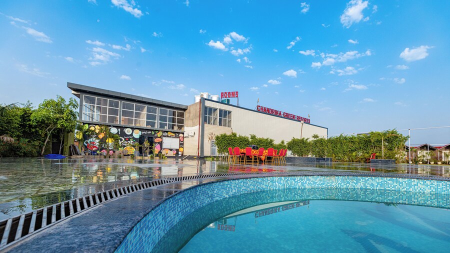 Chandrika Greens Resort Near Prem Mandir