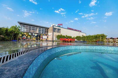 Chandrika Greens Resort Near Prem Mandir