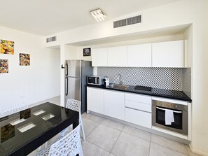 Fridge, microwave, oven, dishwasher - MAMAD Modern&Bright with Balcony in City Center by FeelHome (Tel Aviv - Jaffa)