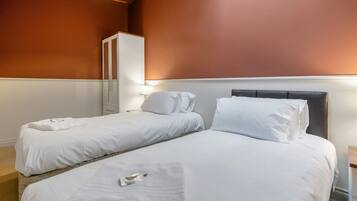 2 dormitorios, tabla de planchar con plancha, Internet y ropa de cama