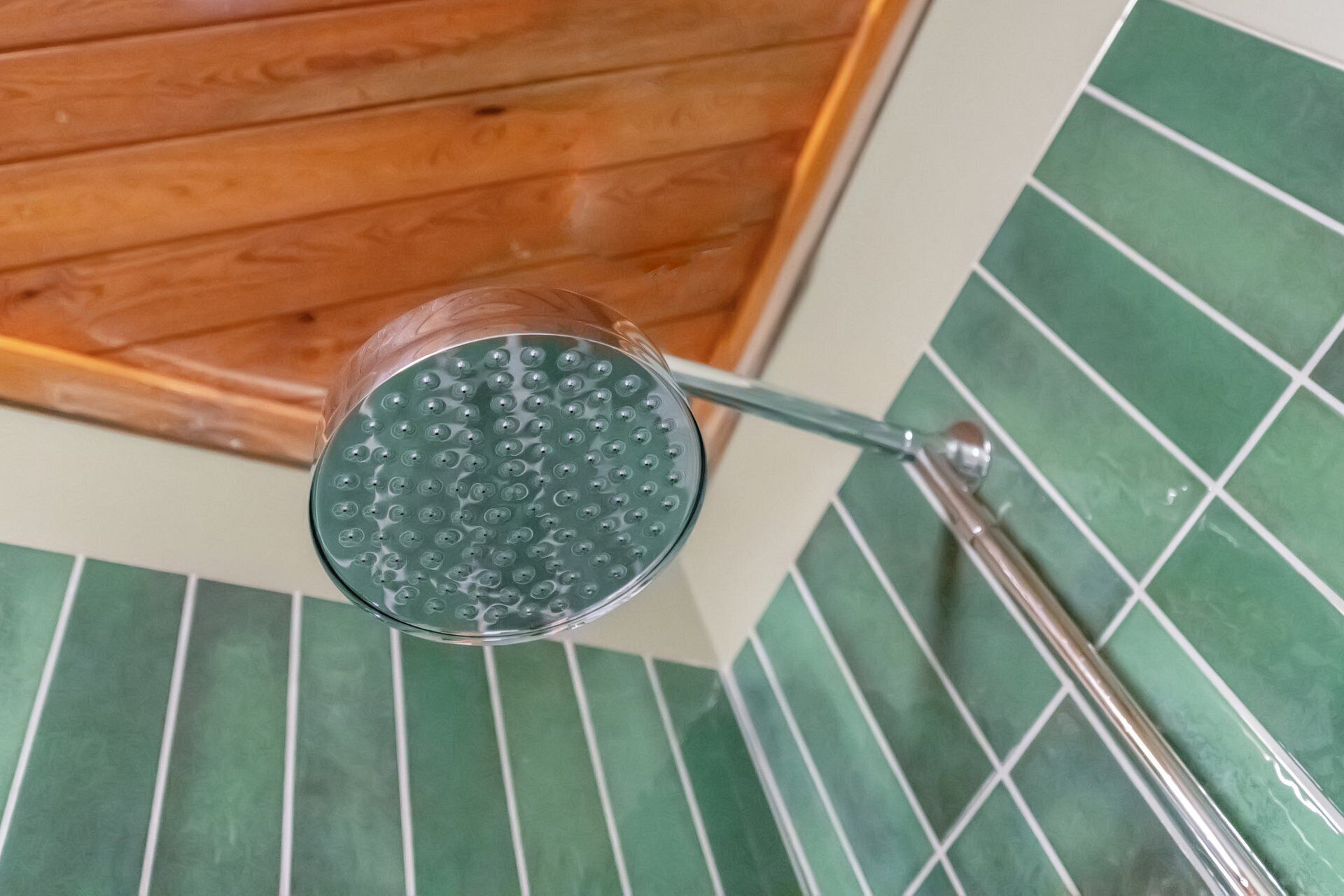 Ducha, secador de pelo y toallas