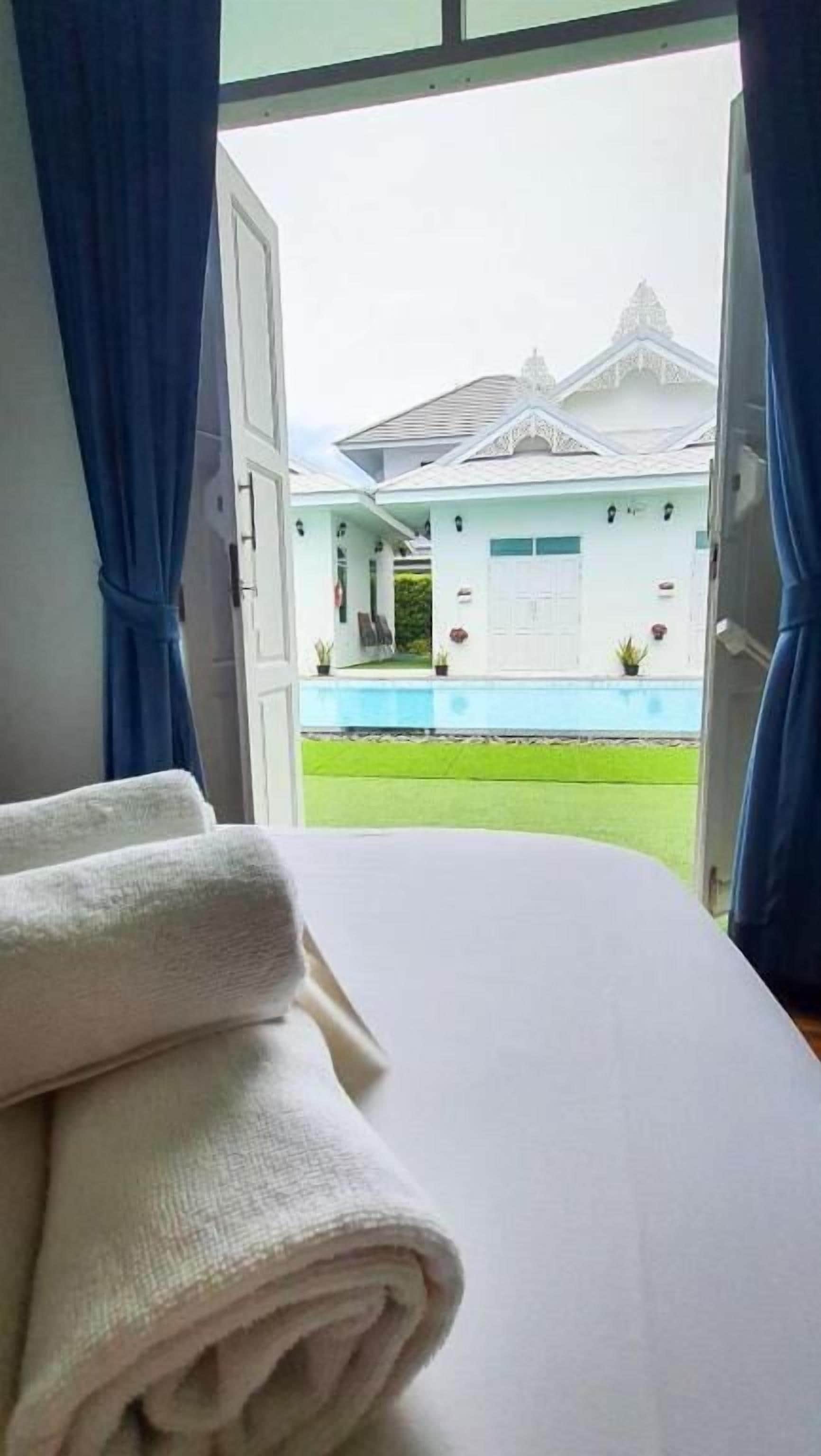 標準客房, 1 張特大雙人床, 非吸煙房, 泳池景 | 泳池