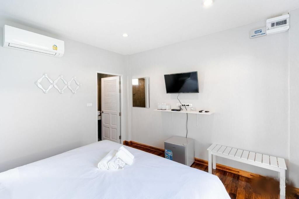 Standaard kamer, 1 kingsize bed, niet-roken, uitzicht op zwembad | Verduisterende gordijnen, gratis wifi, beddengoed