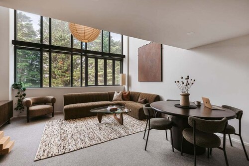 Tree Tops Loft - Stylish, Private 2-Bedroom Retreat in Mount Maunganui