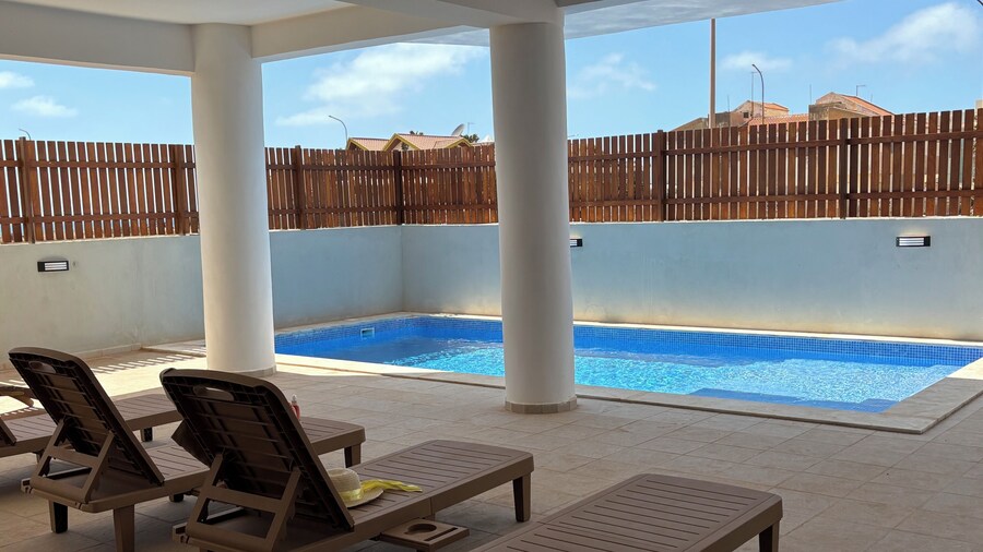 Joli Beach Apartments With Shared Pool