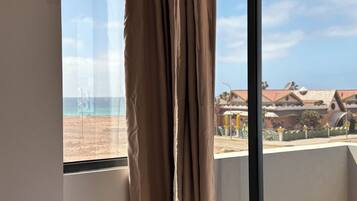 Apartamento, 3 habitaciones, balcón, vistas a la ciudad