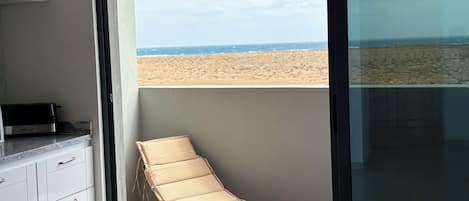 Apartment, 3 Bedrooms, Balcony, City View | Interior