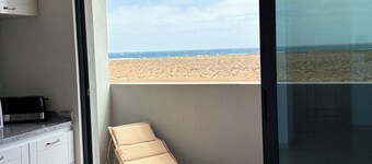 Joli Beach Apartments With Shared Pool