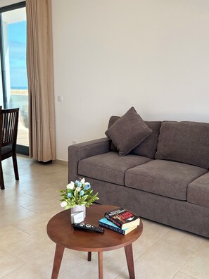 Apartment, 3 Bedrooms, Balcony, City View | Living room
