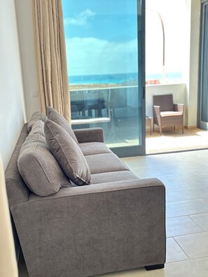 Apartment, 3 Bedrooms, Balcony, City View | Living area