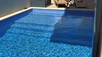 Hồ bơi ngoài trời