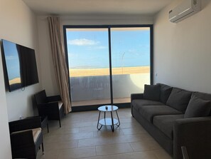 Apartamento, 3 quartos, sacada, vista para o oceano | Sala de estar