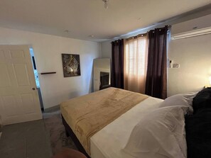 1 bedroom - Modern Luxury Condo With Pool Access in Kingston, Jamaica (Kingston)