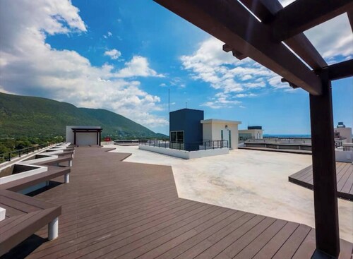 Modern Luxury Condo With Pool Access in Kingston, Jamaica