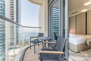 1 bedroom, in-room safe, iron/ironing board, free WiFi - Prime Waterfront Living with Partial Sea Views, Short Drive from Palm Jumeirah (Dubai)