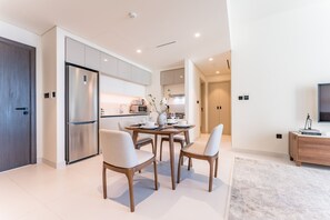 Dining - Prime Waterfront Living with Partial Sea Views, Short Drive from Palm Jumeirah (Dubai)