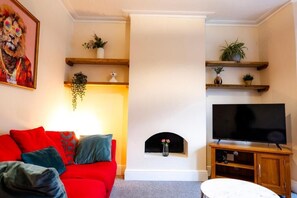 Living area - Gloucester-5 Bed Home for Work & Leisure (Gloucester)