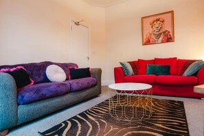 Living area - Gloucester-5 Bed Home for Work & Leisure (Gloucester)