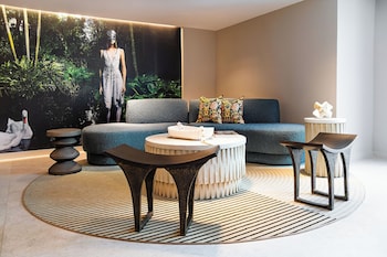 Reception area at Dolce by Wyndham Miami Beach