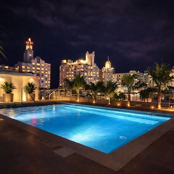 Pool (outdoor) at Dolce by Wyndham Miami Beach