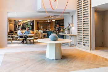Reception area at Dolce by Wyndham Miami Beach