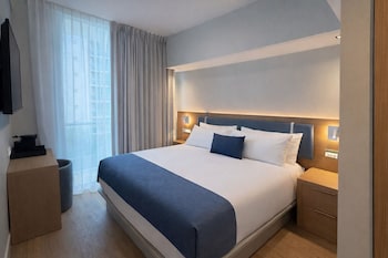 Desk, free cribs/infant beds, free WiFi, bed sheets at Dolce by Wyndham Miami Beach