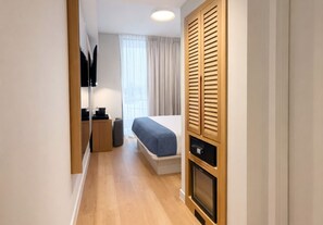 Desk, free cots/infant beds, free WiFi, bed sheets - Dolce by Wyndham Miami Beach (Miami Beach)