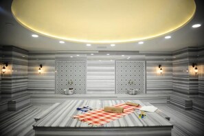 Sauna, tina de hidromasaje, baño de vapor y masajes 